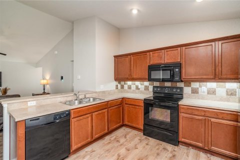 House in Gibsonton, Florida 4 bedrooms, 157 sq.m. № 1910217 - photo 9