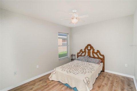 House in Gibsonton, Florida 4 bedrooms, 157 sq.m. № 1910217 - photo 12