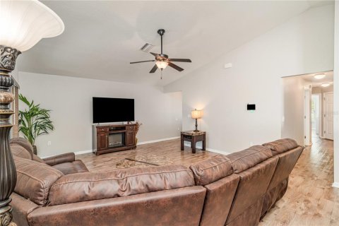 House in Gibsonton, Florida 4 bedrooms, 157 sq.m. № 1910217 - photo 4