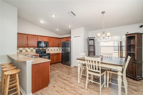 House in Gibsonton, Florida 4 bedrooms, 157 sq.m. № 1910217 - photo 10