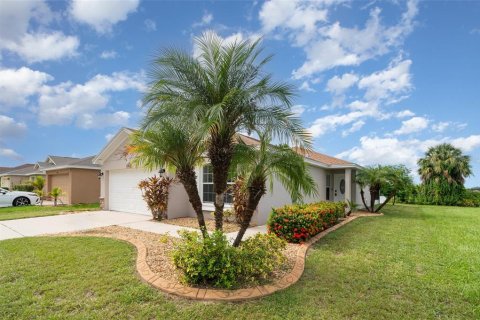 House in Gibsonton, Florida 4 bedrooms, 157 sq.m. № 1910217 - photo 3