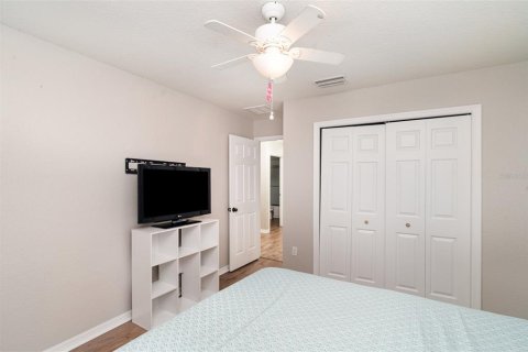House in Gibsonton, Florida 4 bedrooms, 157 sq.m. № 1910217 - photo 23