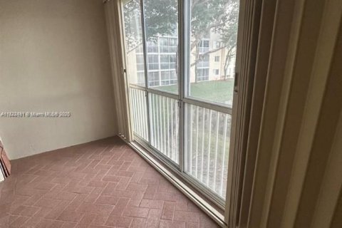 Condo in Tamarac, Florida, 2 bedrooms  № 1788366 - photo 22