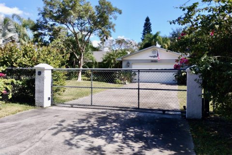 Villa ou maison à vendre à Miami, Floride: 3 chambres, 233.28 m2 № 1990592 - photo 2