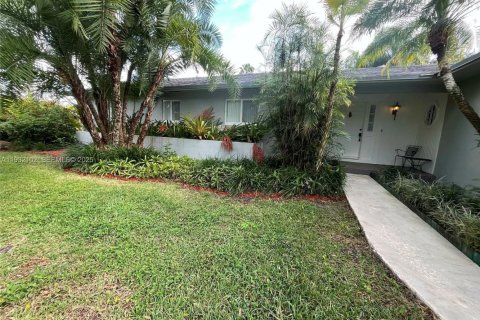 Villa ou maison à vendre à Miami, Floride: 3 chambres, 233.28 m2 № 1990592 - photo 6