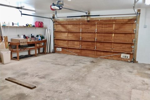 Villa ou maison à vendre à Miami, Floride: 3 chambres, 233.28 m2 № 1990592 - photo 17