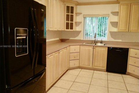 Villa ou maison à vendre à Miami, Floride: 3 chambres, 233.28 m2 № 1990592 - photo 30