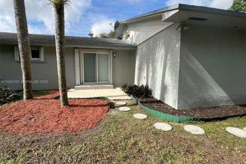 Villa ou maison à vendre à Miami, Floride: 3 chambres, 233.28 m2 № 1990592 - photo 7