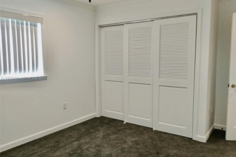 Villa ou maison à vendre à Miami, Floride: 3 chambres, 233.28 m2 № 1990592 - photo 19