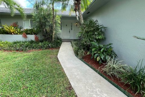 Villa ou maison à vendre à Miami, Floride: 3 chambres, 233.28 m2 № 1990592 - photo 10