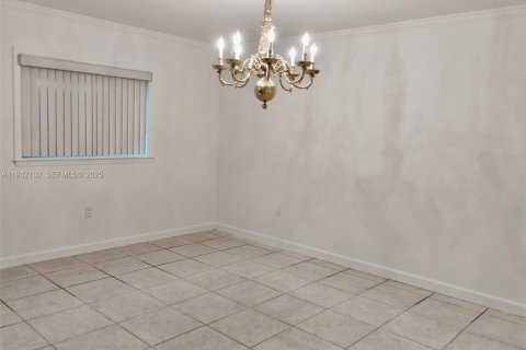 Villa ou maison à vendre à Miami, Floride: 3 chambres, 233.28 m2 № 1990592 - photo 27