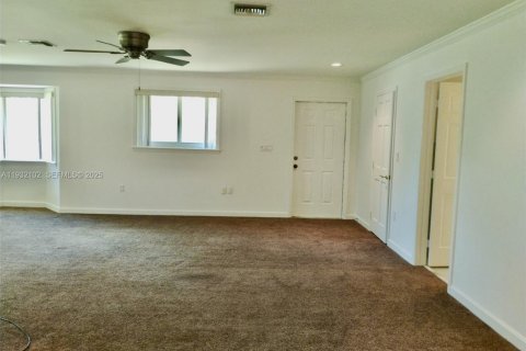 Villa ou maison à vendre à Miami, Floride: 3 chambres, 233.28 m2 № 1990592 - photo 29