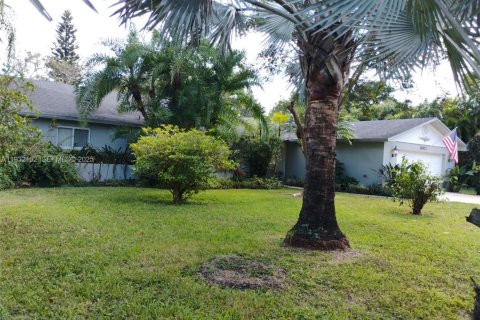 Villa ou maison à vendre à Miami, Floride: 3 chambres, 233.28 m2 № 1990592 - photo 4
