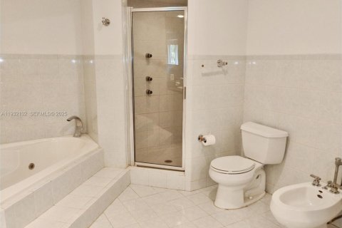 Villa ou maison à vendre à Miami, Floride: 3 chambres, 233.28 m2 № 1990592 - photo 18