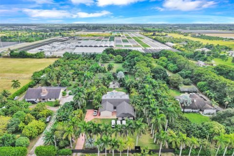 Villa ou maison à vendre à Miami, Floride: 5 chambres, 324.6 m2 № 1975973 - photo 15