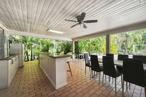 Villa ou maison à vendre à Miami, Floride: 5 chambres, 324.6 m2 № 1975973 - photo 29