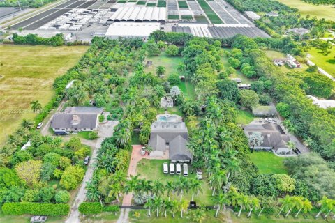 Villa ou maison à vendre à Miami, Floride: 5 chambres, 324.6 m2 № 1975973 - photo 5