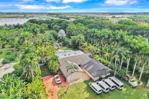 Villa ou maison à vendre à Miami, Floride: 5 chambres, 324.6 m2 № 1975973 - photo 21