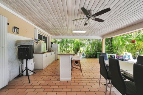 Villa ou maison à vendre à Miami, Floride: 5 chambres, 324.6 m2 № 1975973 - photo 30