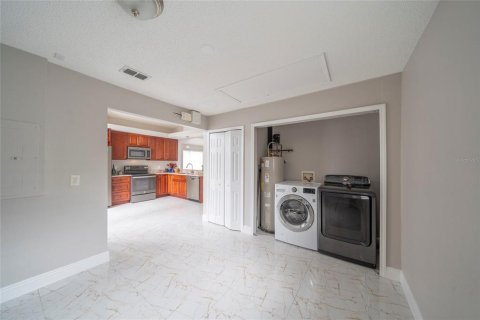 House in Orlando, Florida 3 bedrooms, 125.42 sq.m. № 2105718 - photo 16