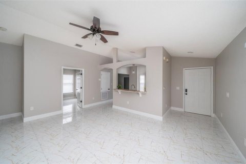 House in Orlando, Florida 3 bedrooms, 125.42 sq.m. № 2105718 - photo 11