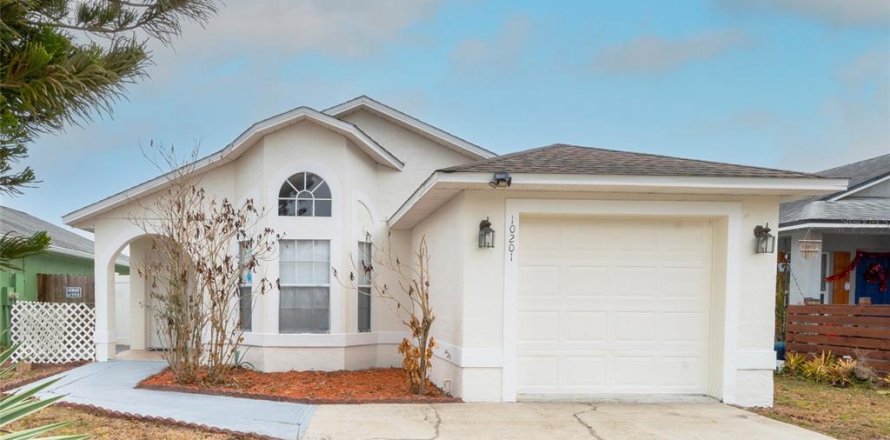 House in Orlando, Florida 3 bedrooms, 125.42 sq.m. № 2105718
