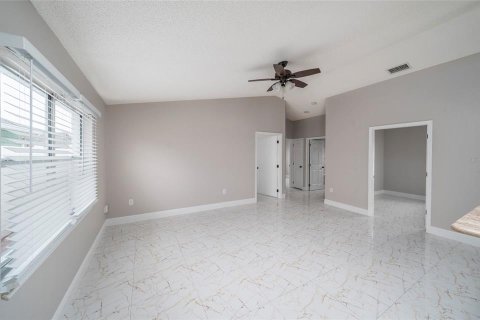 House in Orlando, Florida 3 bedrooms, 125.42 sq.m. № 2105718 - photo 9