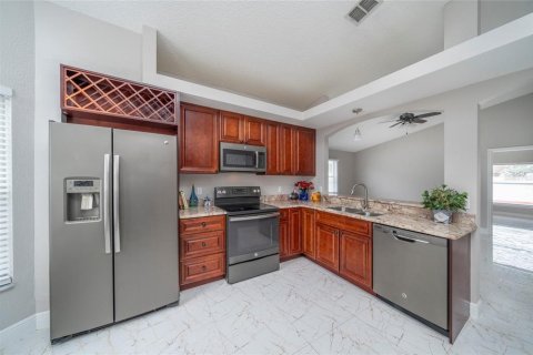 House in Orlando, Florida 3 bedrooms, 125.42 sq.m. № 2105718 - photo 13