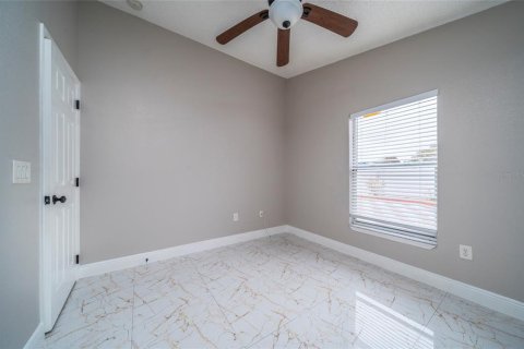 House in Orlando, Florida 3 bedrooms, 125.42 sq.m. № 2105718 - photo 2
