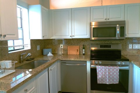 Townhouse in Wellington, Florida 4 bedrooms, 148.55 sq.m. № 1958107 - photo 9