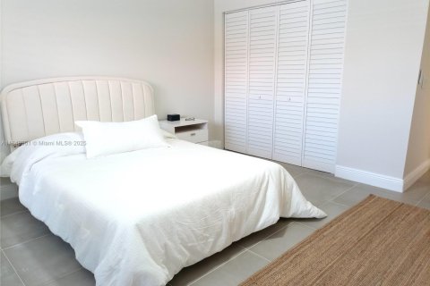 Townhouse in Wellington, Florida 4 bedrooms, 148.55 sq.m. № 1958107 - photo 13