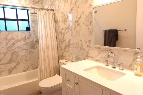 Townhouse in Wellington, Florida 4 bedrooms, 148.55 sq.m. № 1958107 - photo 16