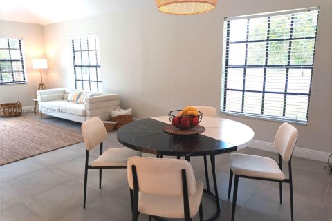 Townhouse in Wellington, Florida 4 bedrooms, 148.55 sq.m. № 1958107 - photo 4