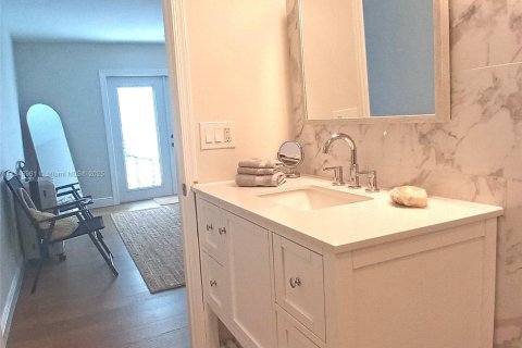 Townhouse in Wellington, Florida 4 bedrooms, 148.55 sq.m. № 1958107 - photo 11