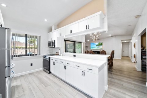 Купить виллу или дом в Хомстед, Флорида 4 спальни, 149.39м2, № 2006524 - фото 9