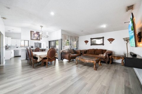 Купить виллу или дом в Хомстед, Флорида 4 спальни, 149.39м2, № 2006524 - фото 4