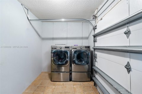 Купить виллу или дом в Хомстед, Флорида 4 спальни, 149.39м2, № 2006524 - фото 19