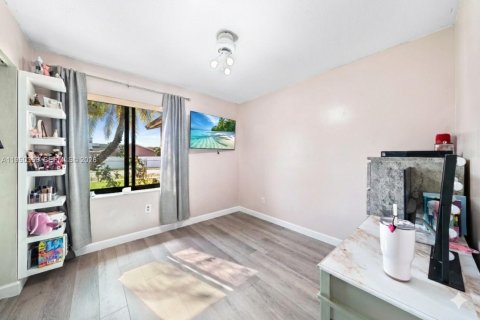 Купить виллу или дом в Хомстед, Флорида 4 спальни, 149.39м2, № 2006524 - фото 14