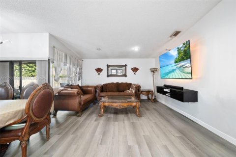 Купить виллу или дом в Хомстед, Флорида 4 спальни, 149.39м2, № 2006524 - фото 5