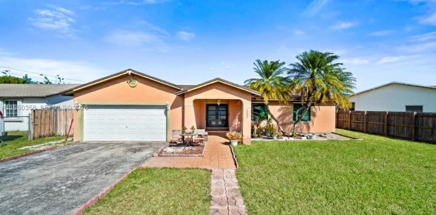 Дом в Хомстед, Флорида 4 спальни, 149.39м2 № 2006524