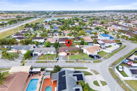 House in Homestead, Florida 4 bedrooms, 149.39 sq.m. № 2006524 - photo 26