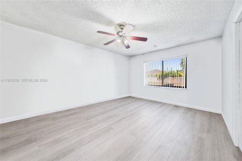 Купить виллу или дом в Хомстед, Флорида 4 спальни, 149.39м2, № 2006524 - фото 11