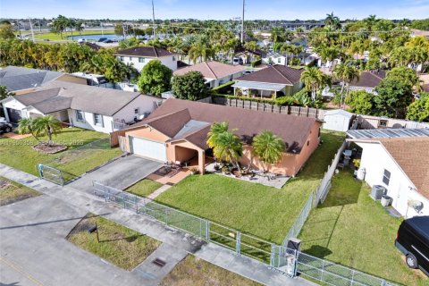 Купить виллу или дом в Хомстед, Флорида 4 спальни, 149.39м2, № 2006524 - фото 22