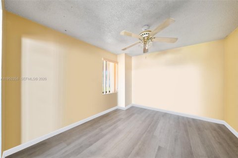 Купить виллу или дом в Хомстед, Флорида 4 спальни, 149.39м2, № 2006524 - фото 15