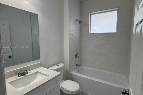 House in Lehigh Acres, Florida 3 bedrooms № 2012772 - photo 28