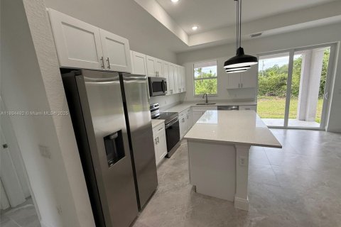 House in Lehigh Acres, Florida 3 bedrooms № 2012772 - photo 17