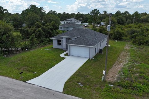 House in Lehigh Acres, Florida 3 bedrooms № 2012772 - photo 7