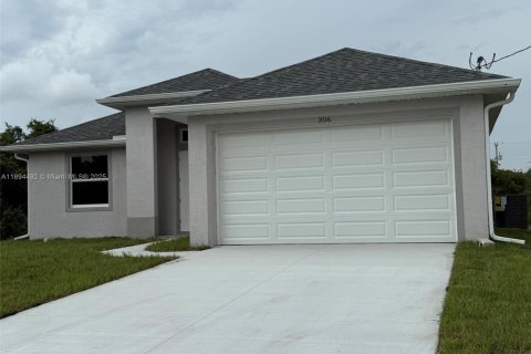 House in Lehigh Acres, Florida 3 bedrooms № 2012772 - photo 4