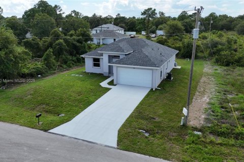 House in Lehigh Acres, Florida 3 bedrooms № 2012772 - photo 13
