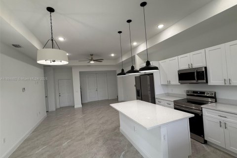 House in Lehigh Acres, Florida 3 bedrooms № 2012772 - photo 26